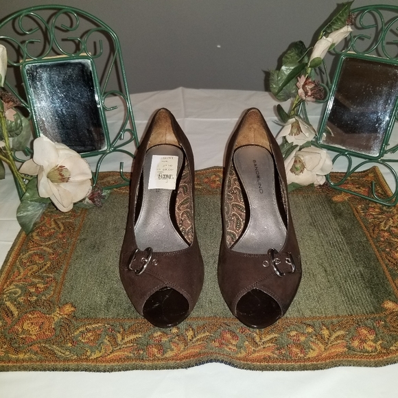 Shoes - Picture 4 of 4